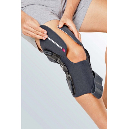 Купить Ортез коленный полужесткий регулируемый с шарниром physioglide Stabimed G070-04 Medi в интернет-магазине